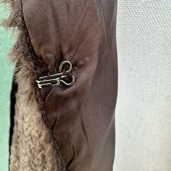 Chic Brown Textured Cape with Satin Tie Size S - Picture 7 of 8